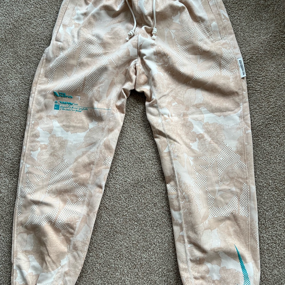FLORAL NIKE SWEATPANTS